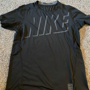 Boys Nike Pro T-Shirt. XL